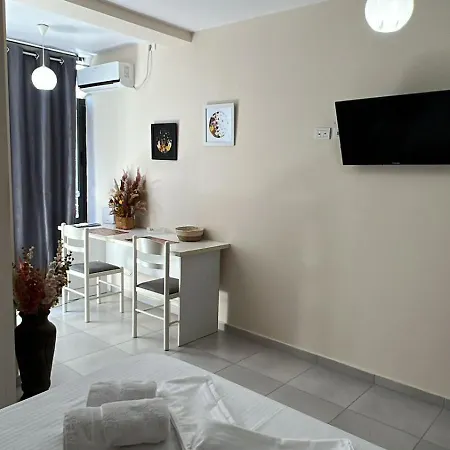 Urban Retreat Апартаменты Тирана