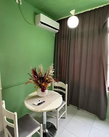 Urban Retreat Апартаменты Тирана